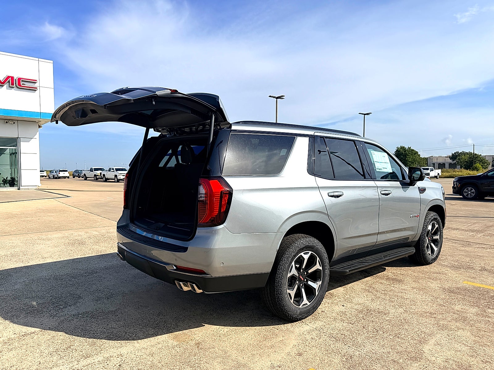 2026 GMC Yukon AT4 - Photo 19