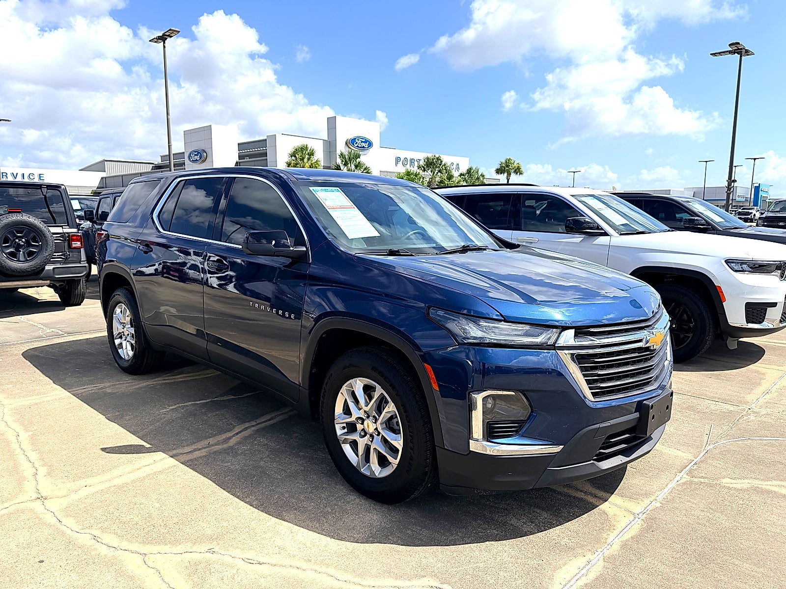 2023 Chevrolet Traverse LS