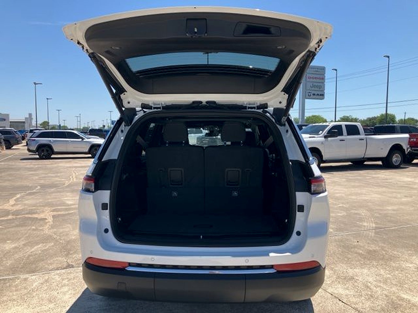 2026 Jeep Grand Cherokee L Laredo X 4x4