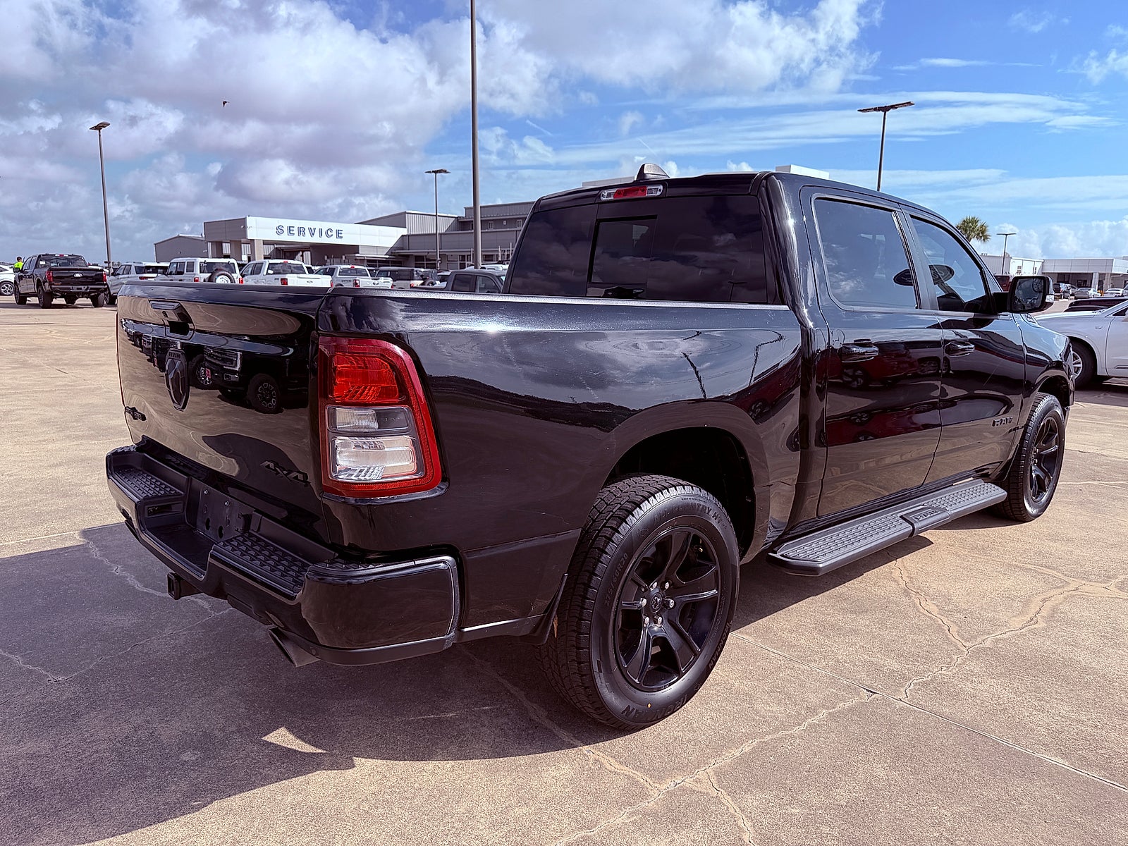 2022 RAM 1500 Lone Star Crew Cab 4x4 5'7" Box
