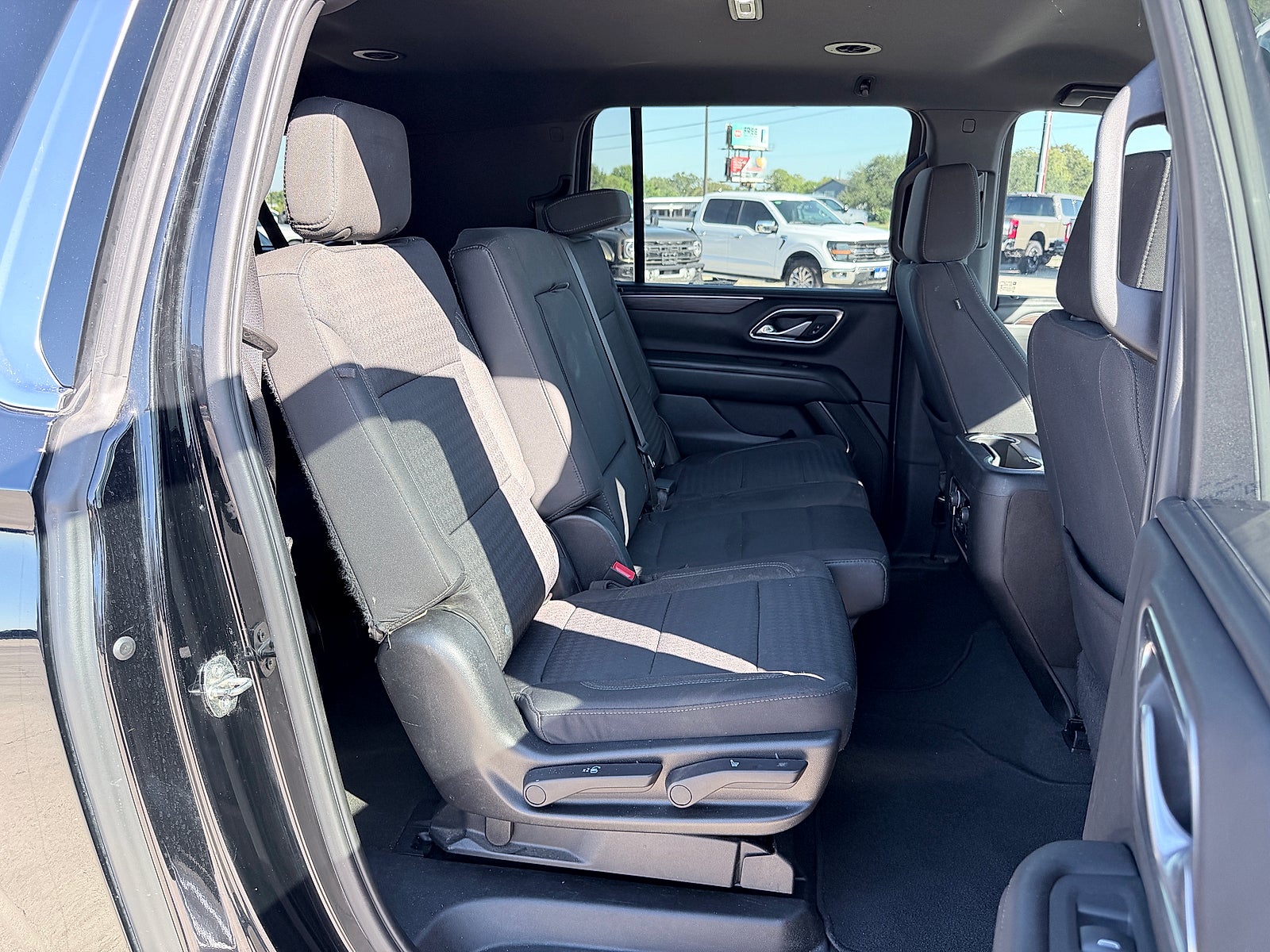 2023 Chevrolet Suburban 2WD LS