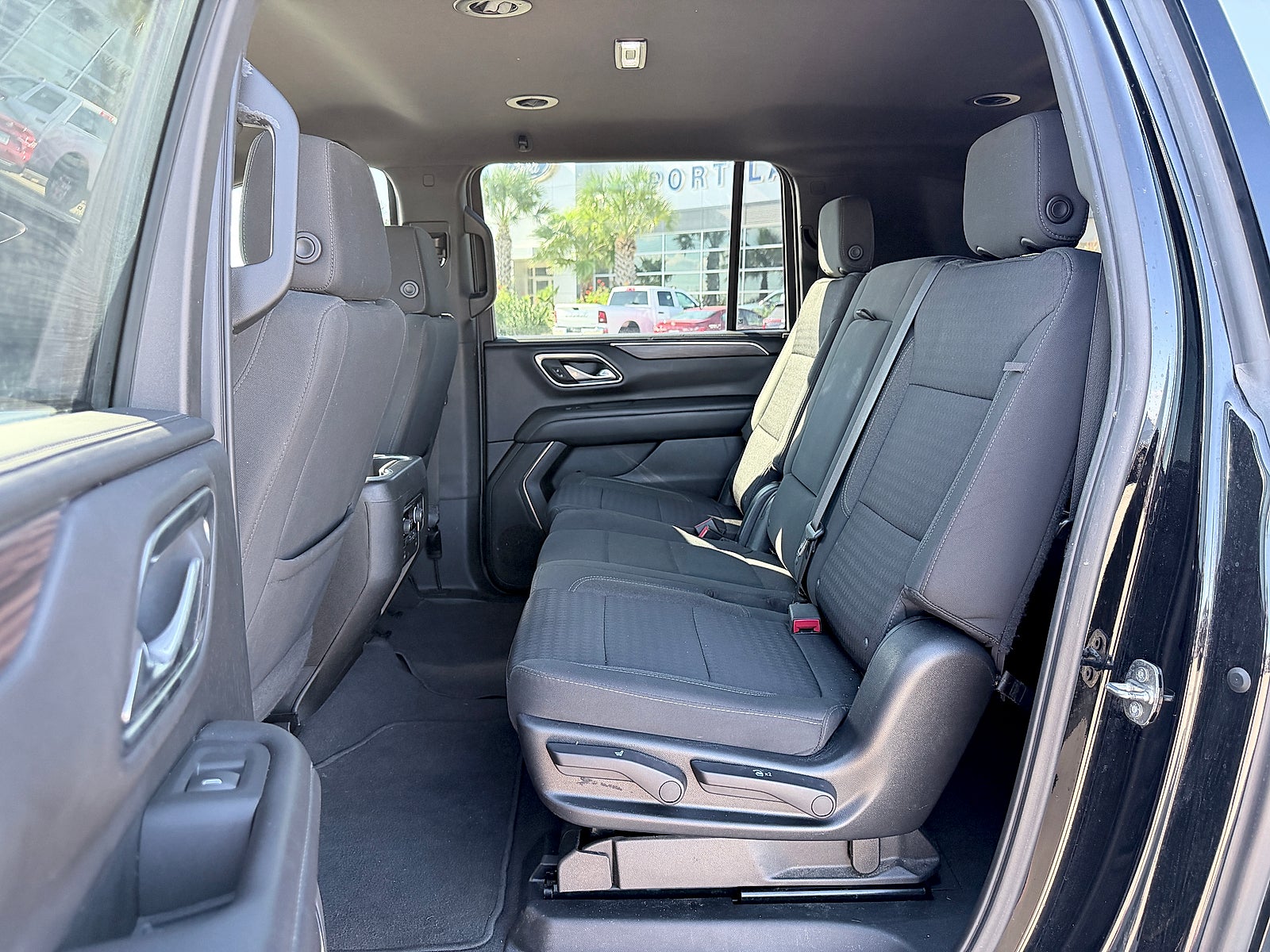 2023 Chevrolet Suburban 2WD LS