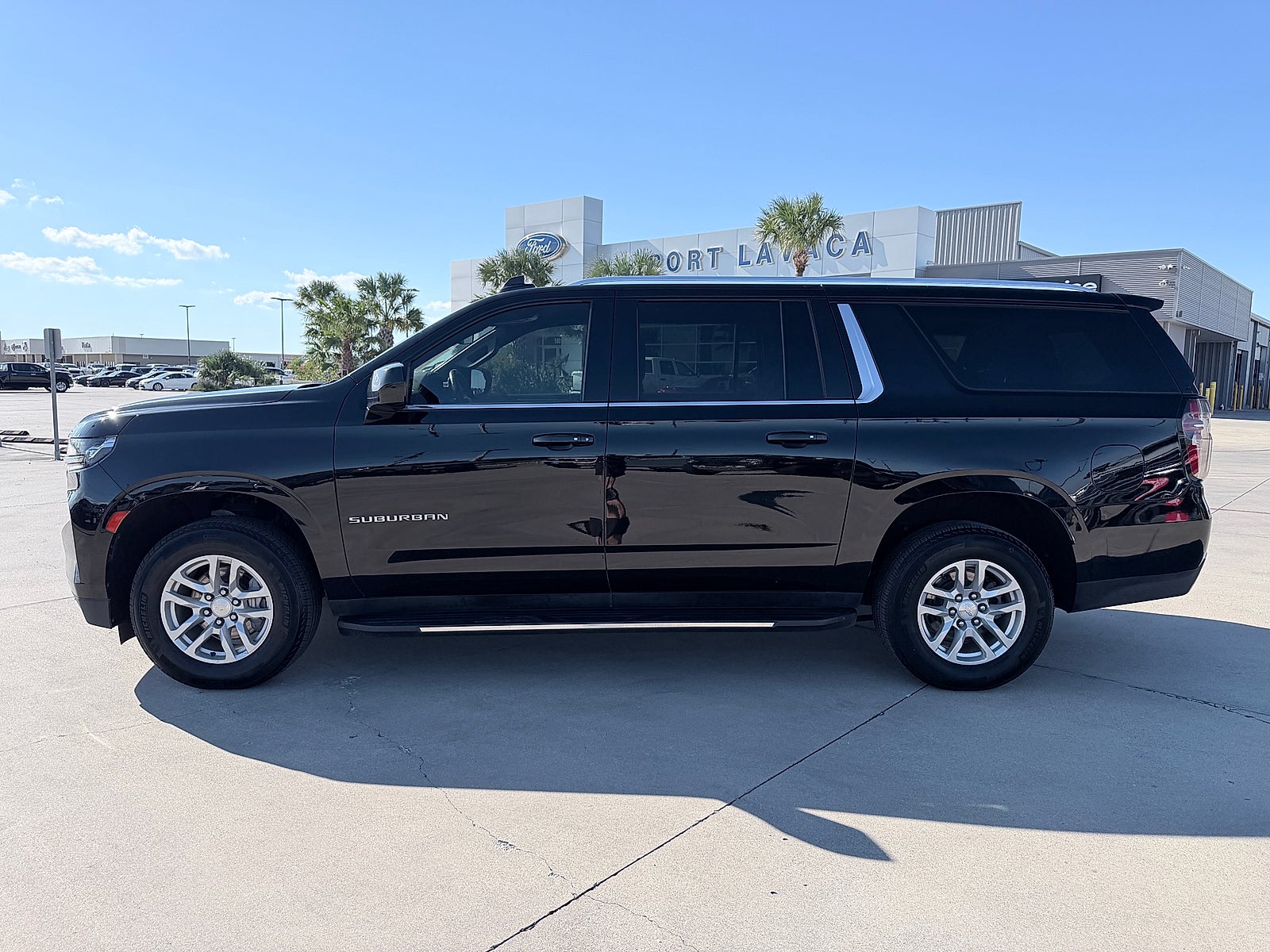 2023 Chevrolet Suburban 2WD LS