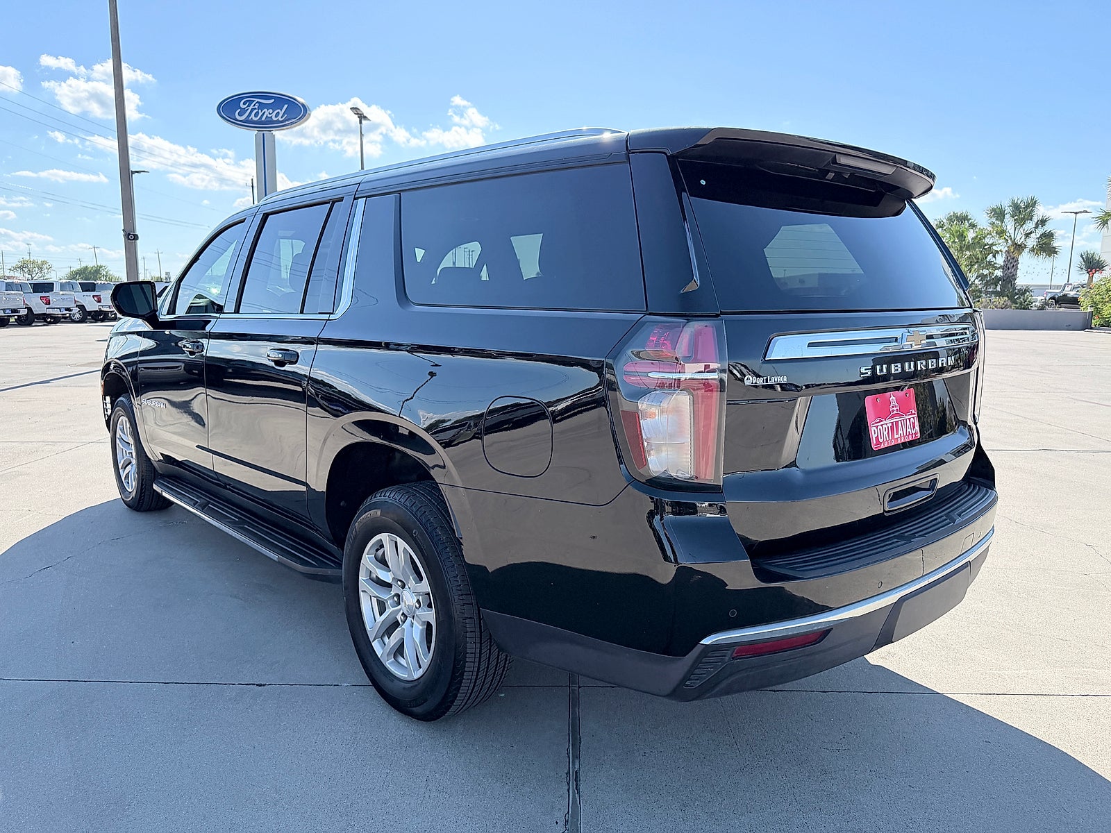 2023 Chevrolet Suburban 2WD LS