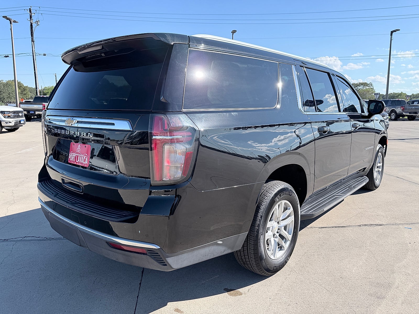 2023 Chevrolet Suburban 2WD LS