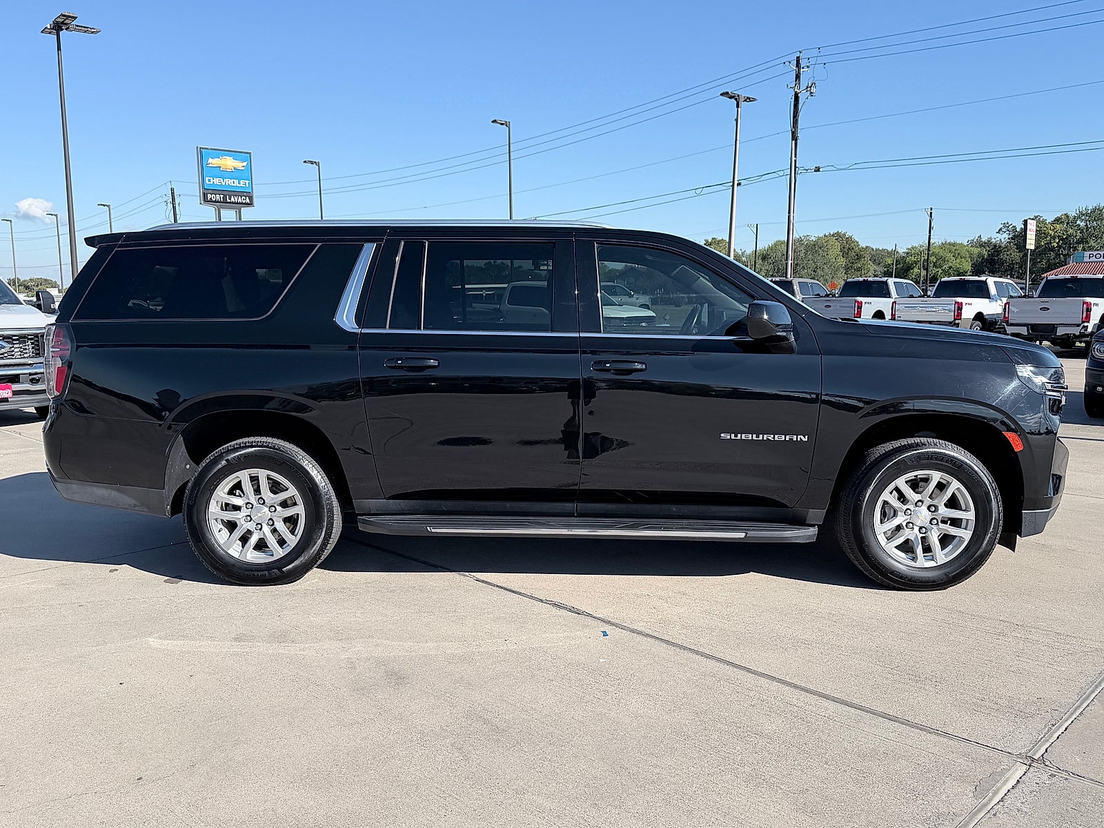 2023 Chevrolet Suburban 2WD LS