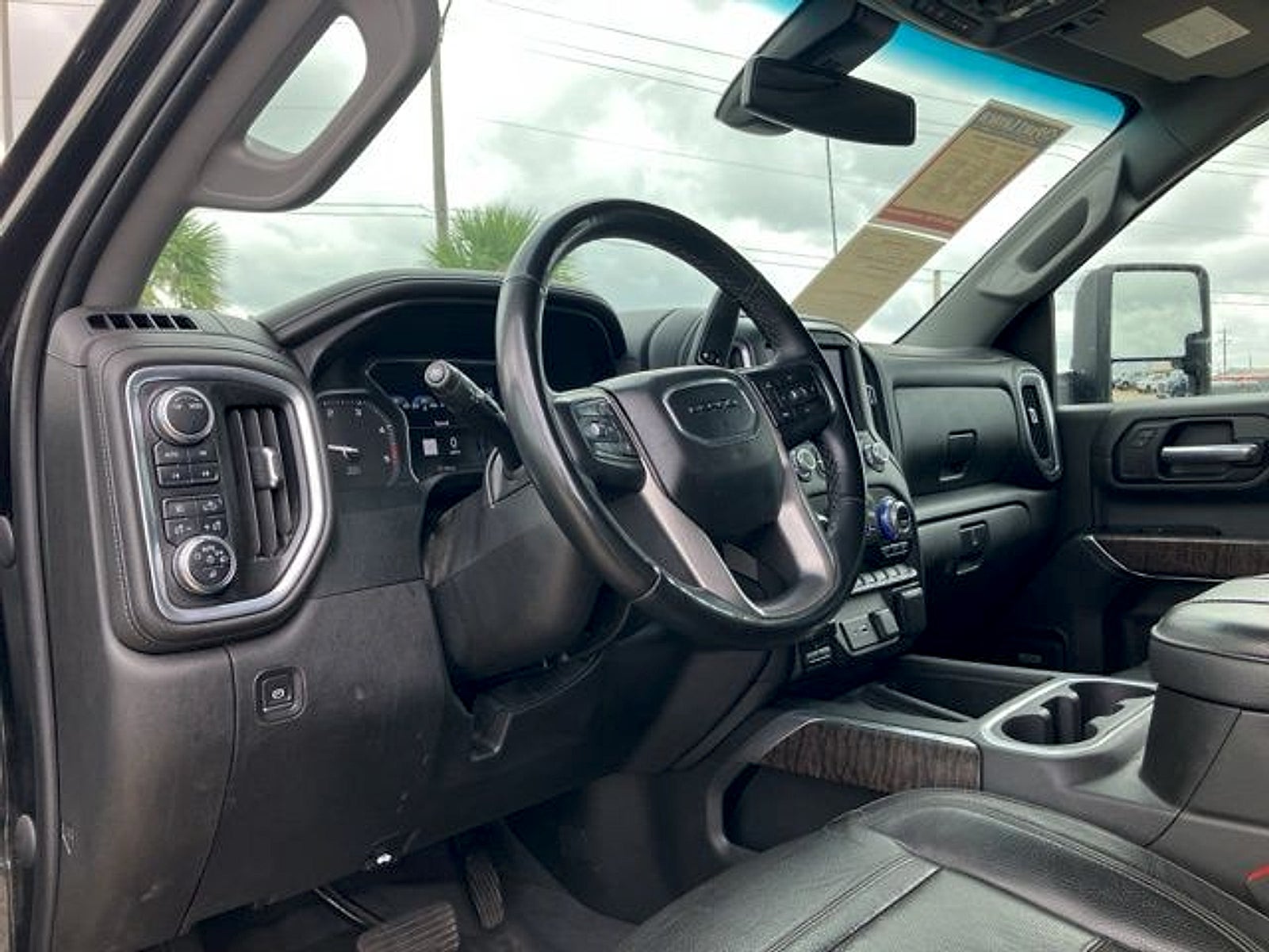 2023 GMC Sierra 2500HD 4WD Crew Cab Standard Bed Denali