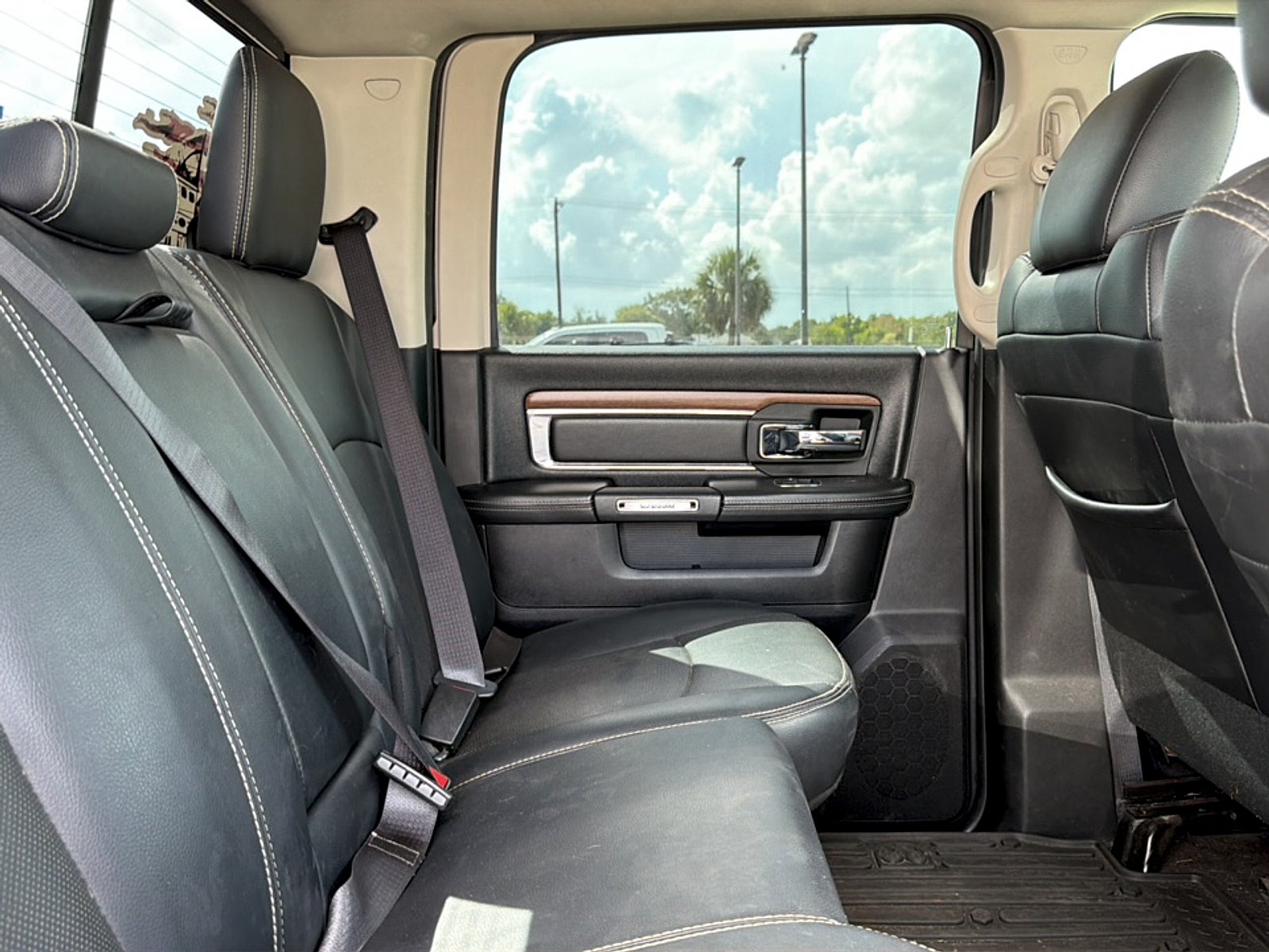 2017 RAM 2500 Laramie Crew Cab 4x4 6'4" Box