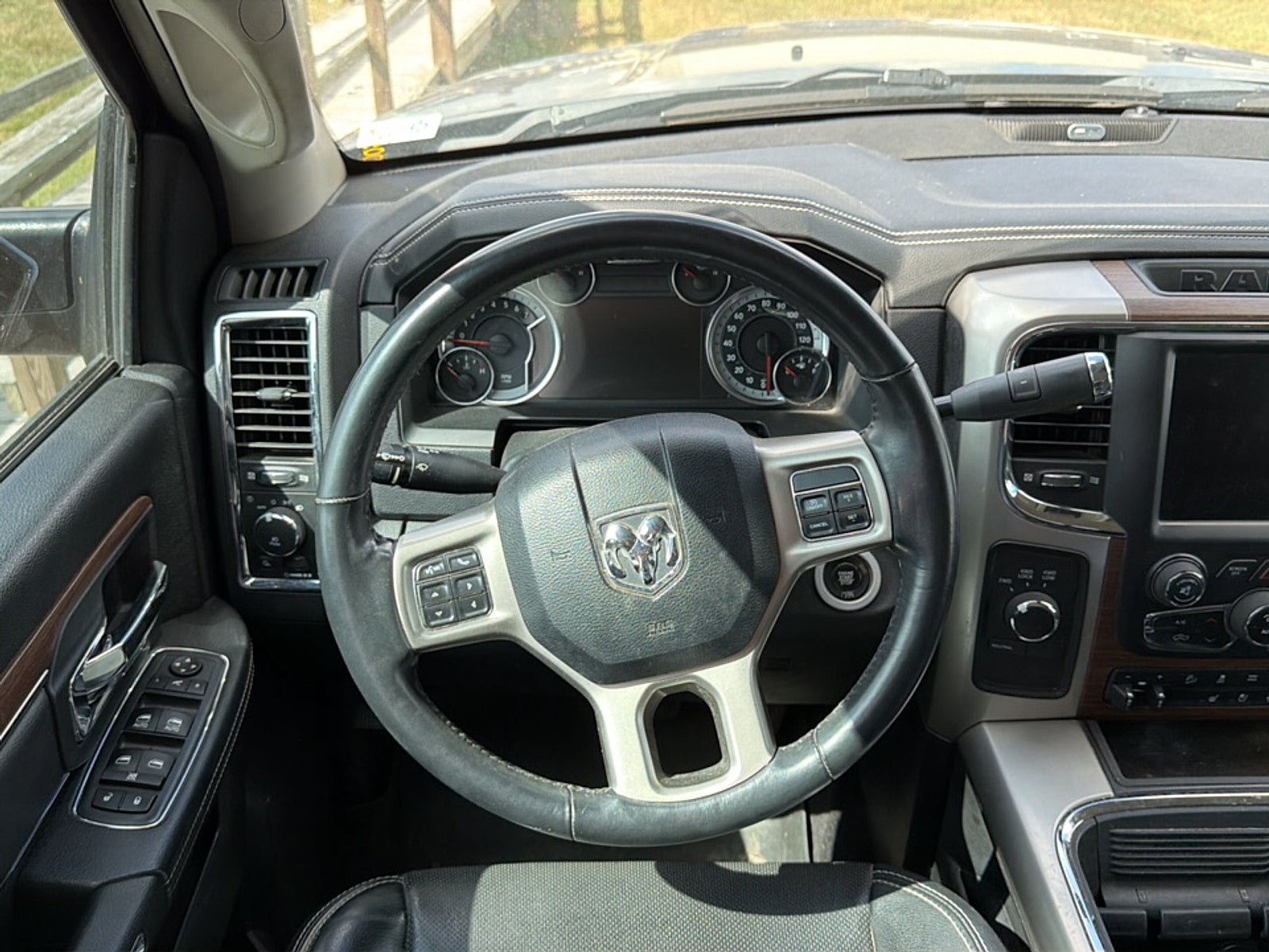 2017 RAM 2500 Laramie Crew Cab 4x4 6'4" Box