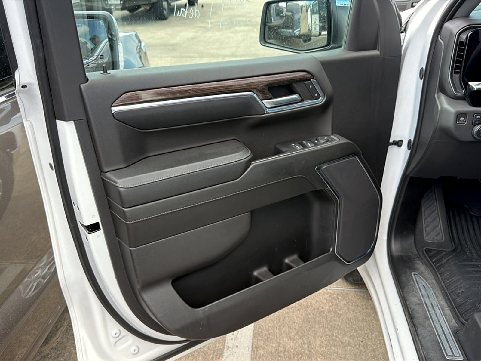 2024 Chevrolet Silverado 1500 4WD Crew Cab Short Bed LT