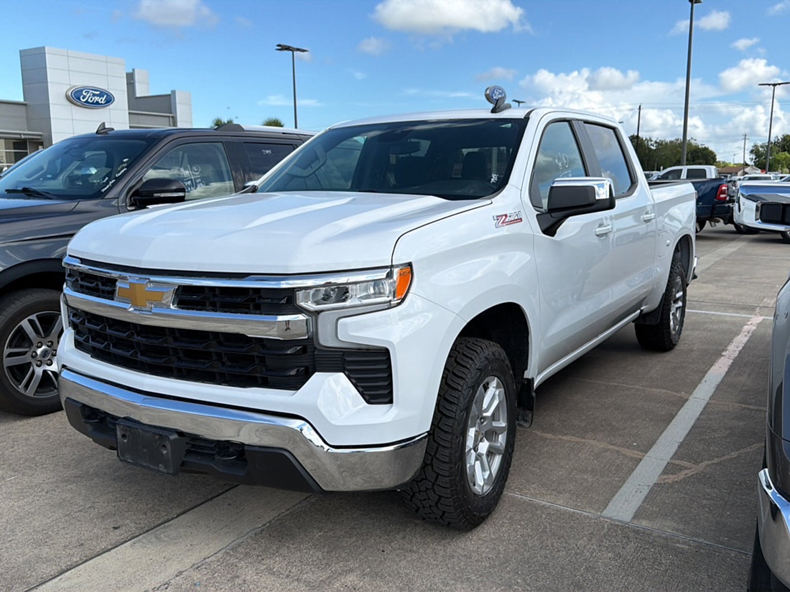 2024 Chevrolet Silverado 1500 4WD Crew Cab Short Bed LT