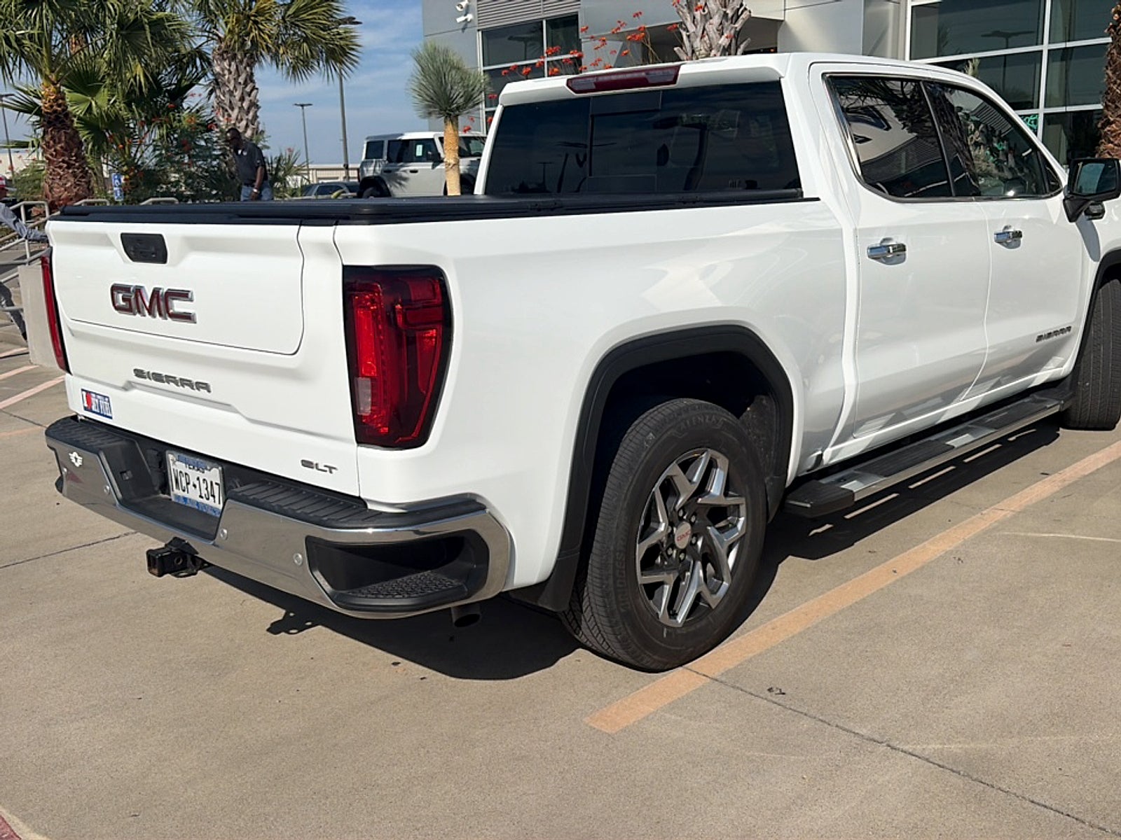 2023 GMC Sierra 1500 2WD Crew Cab Short Box SLT