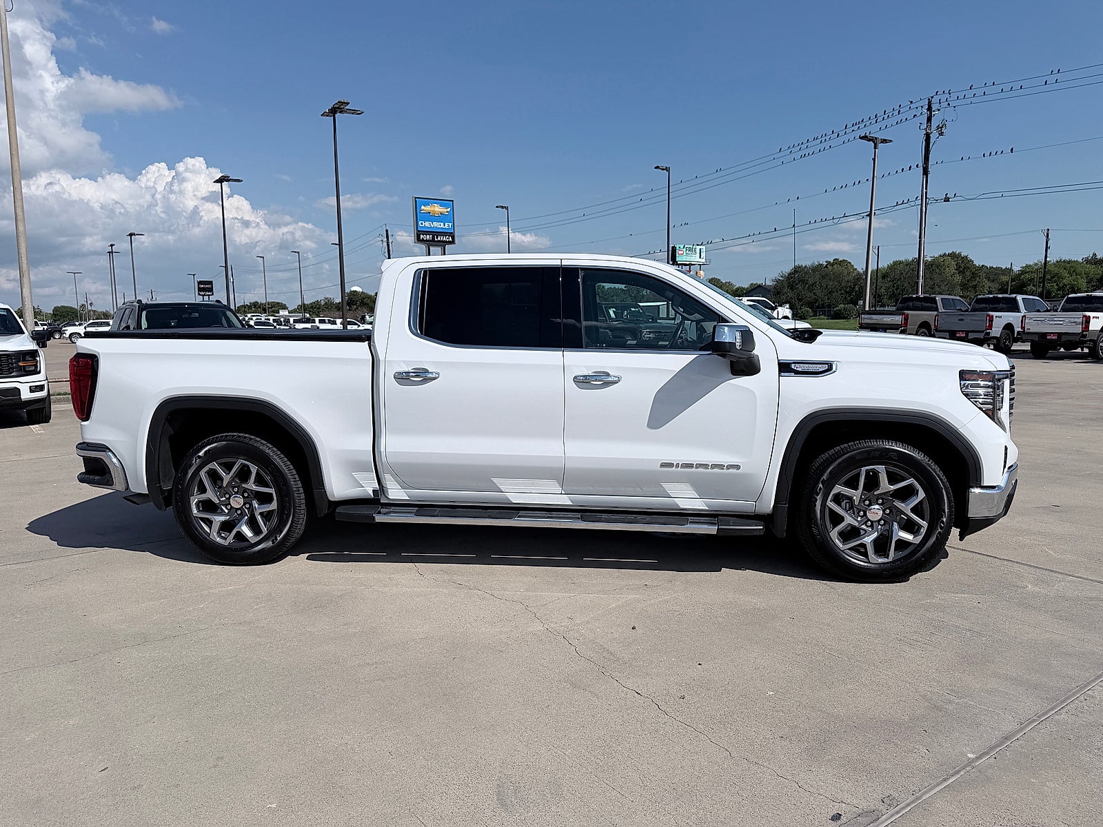 2023 GMC Sierra 1500 2WD Crew Cab Short Box SLT