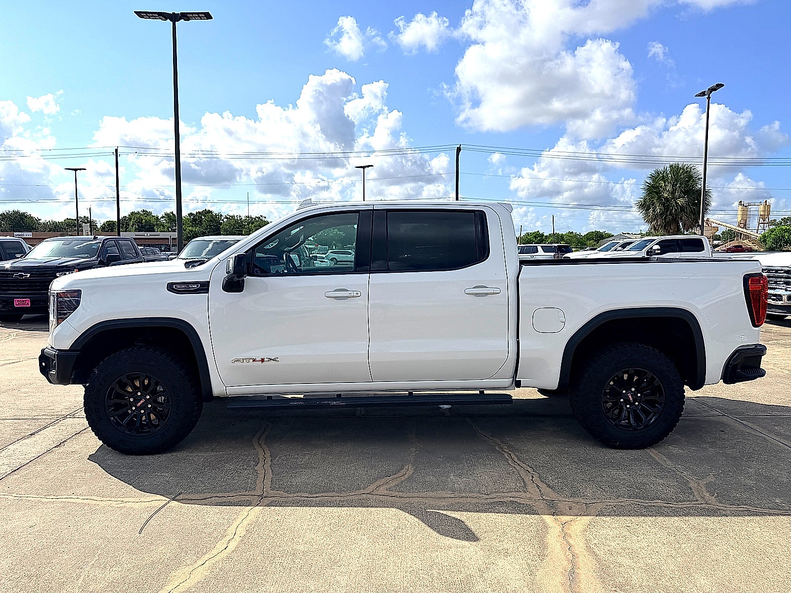 2023 GMC Sierra 1500 4WD Crew Cab Short Box AT4X