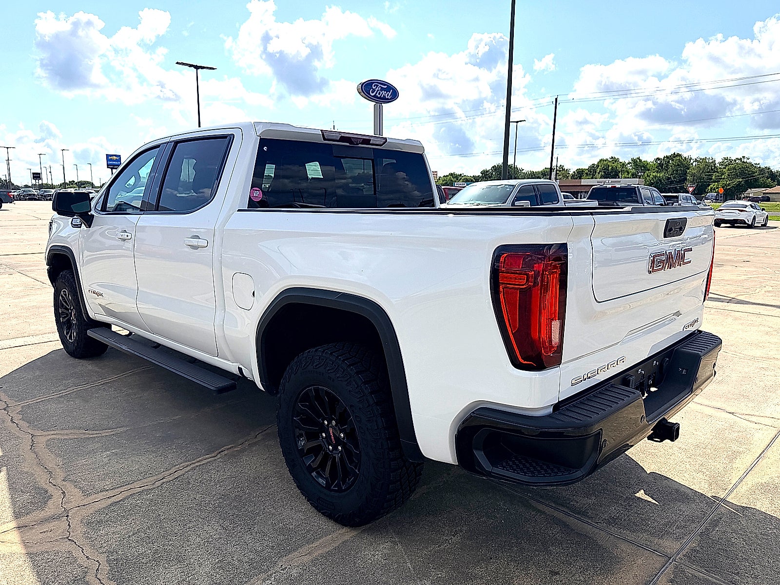 2023 GMC Sierra 1500 4WD Crew Cab Short Box AT4X