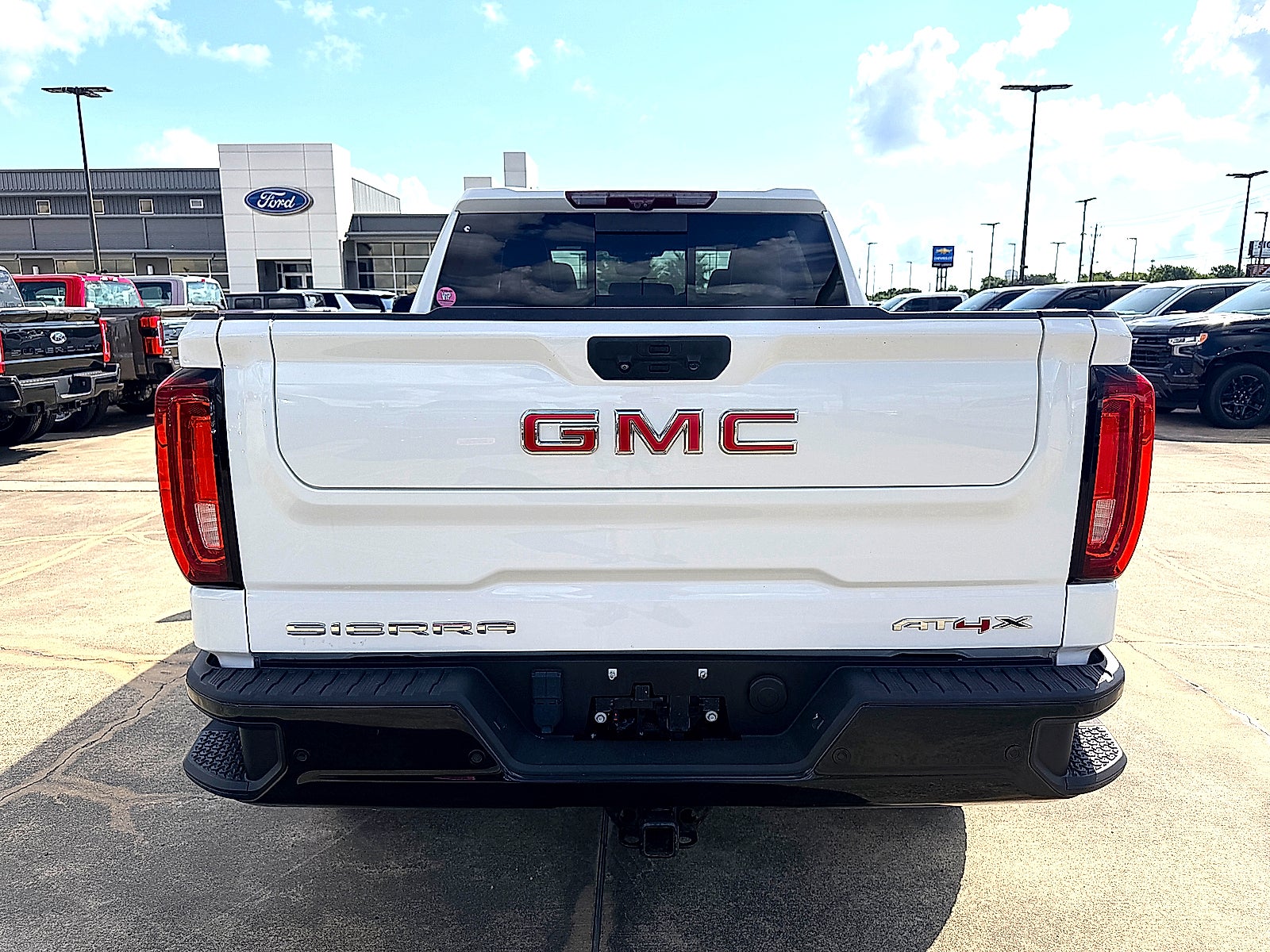 2023 GMC Sierra 1500 4WD Crew Cab Short Box AT4X