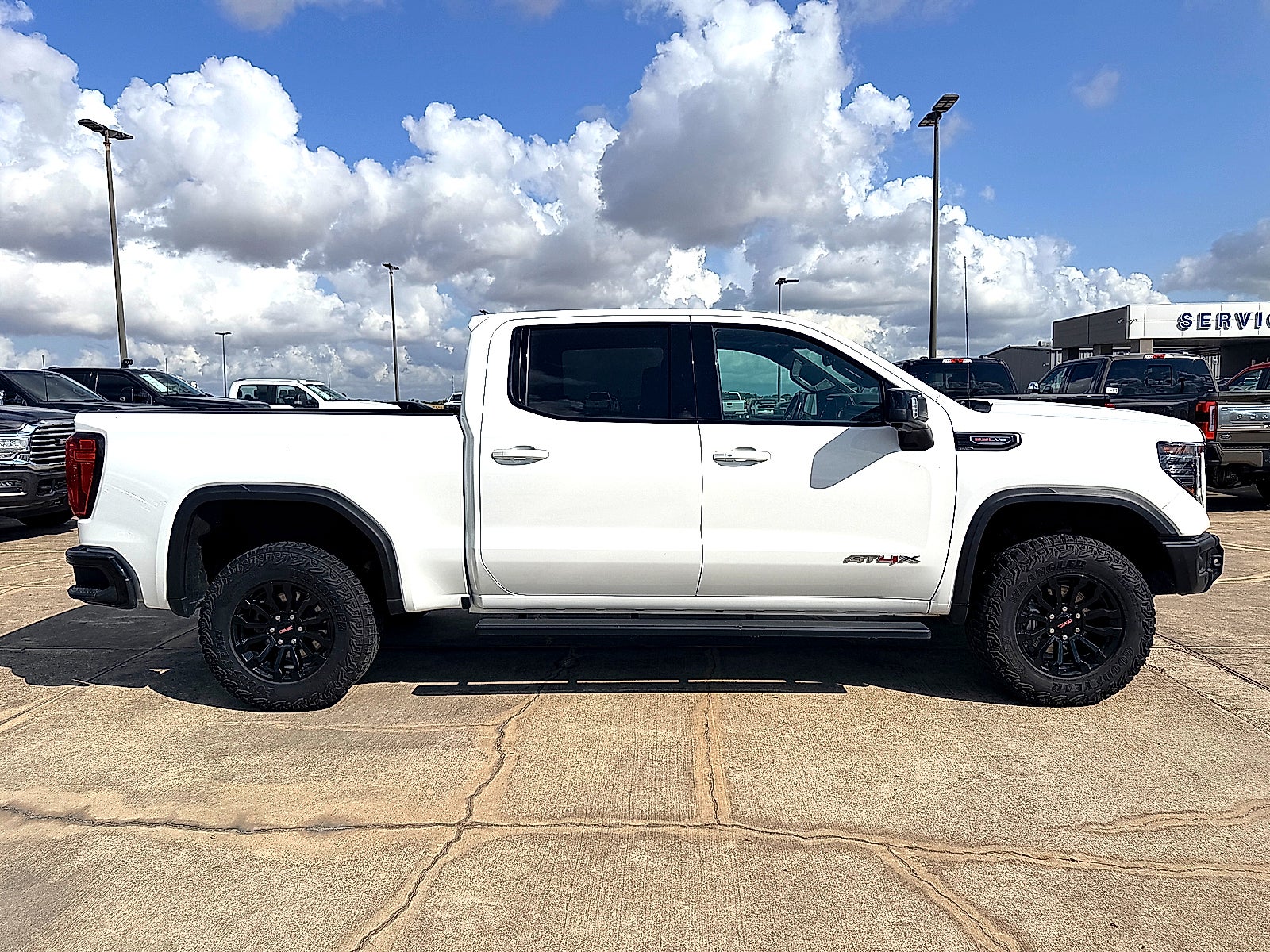 2023 GMC Sierra 1500 4WD Crew Cab Short Box AT4X
