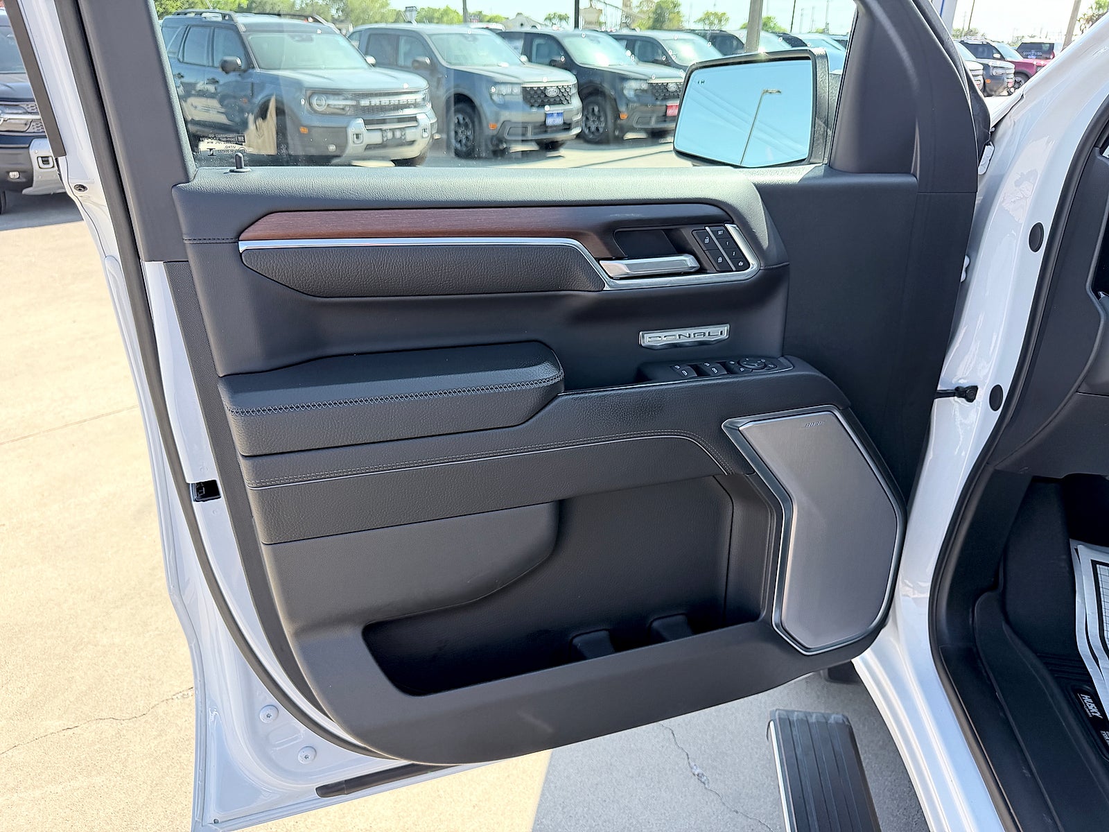 2024 GMC Sierra 1500 4WD Crew Cab Short Box Denali