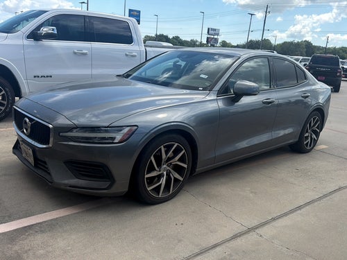 2020 Volvo S60 T6 Momentum
